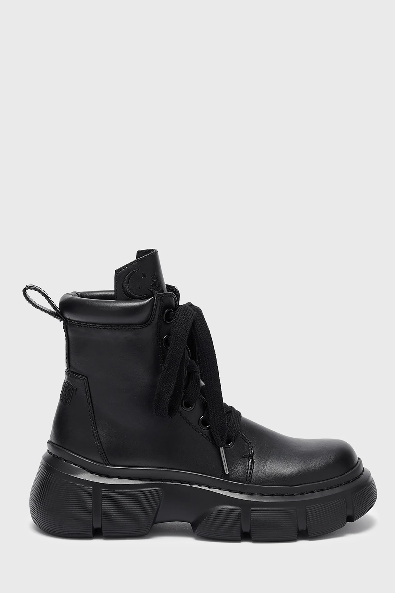 Discordant Boots
